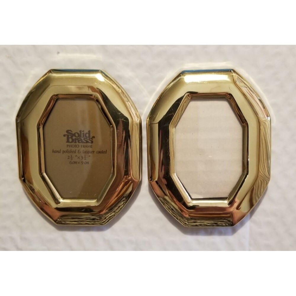Easton Brass Picture Frame Footed Velvet Back 2.5" X 3.5" Gold Tone Slight Flaw